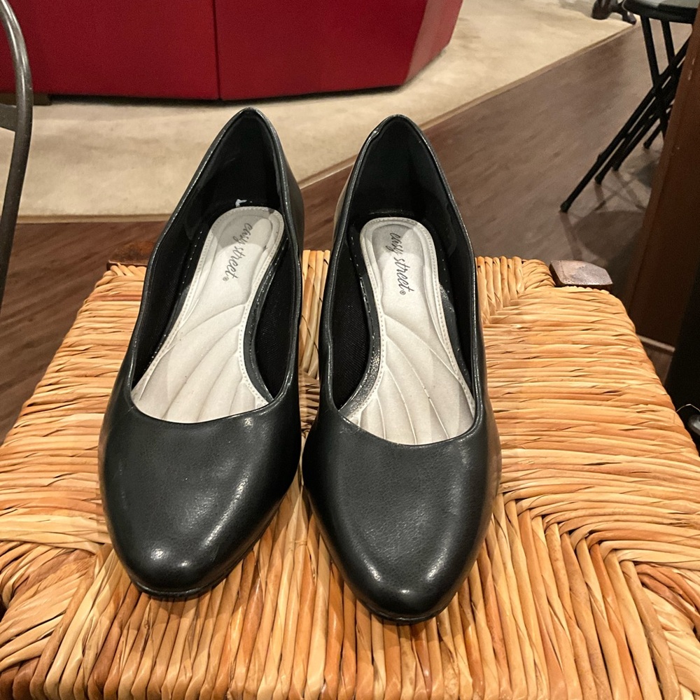 Easy Street Black Women's Low Heels